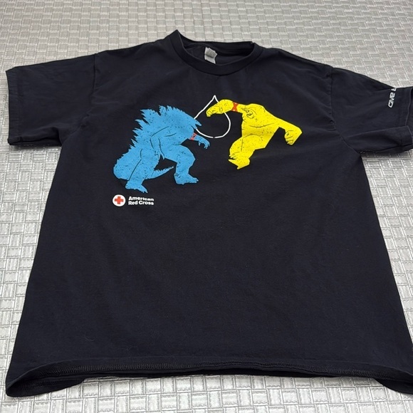 American Red Cross GODZILLA x KING KONG New Empire Movie Promo T-Shirt size L - Picture 1 of 7